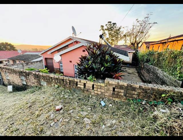 3 BEDROOM HOUSE FOR SALE IN KWAMASHU